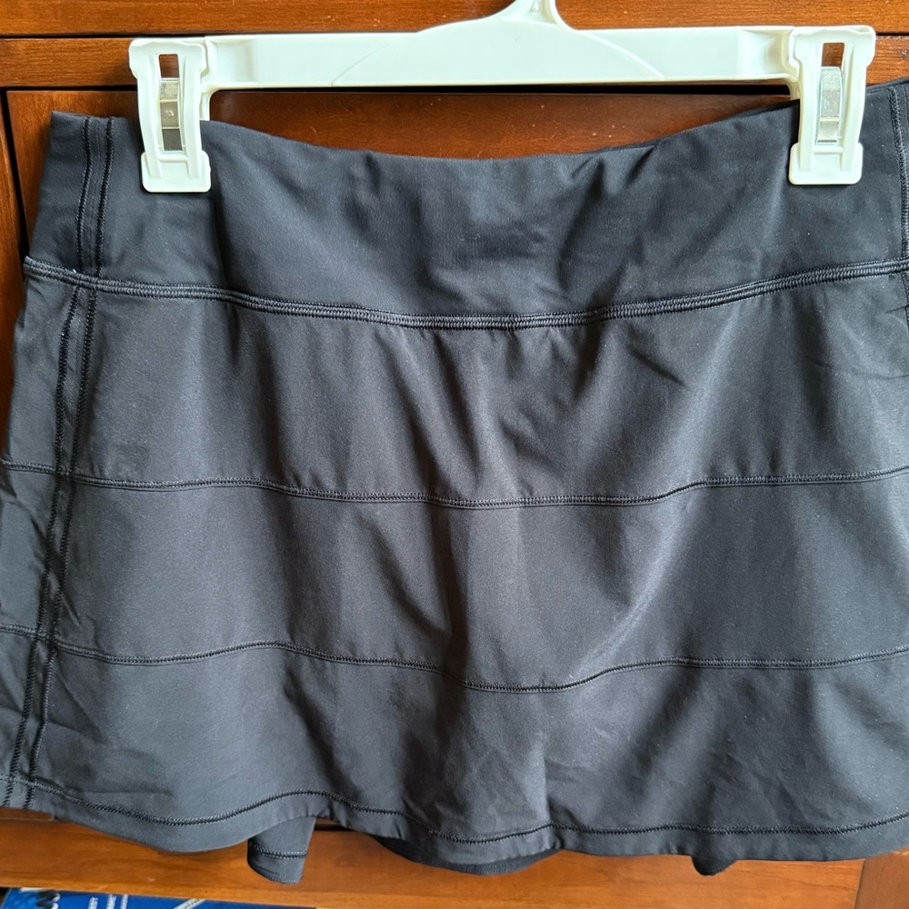 Lululemon Athletica Black Skorts with Tiered Design size 8 Tall